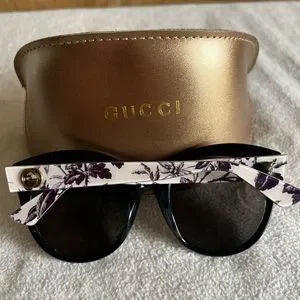 Gucci | Accessories | Gucci Gg028sa 009 Black Sunglasses  display picture 2